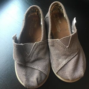 Toms
